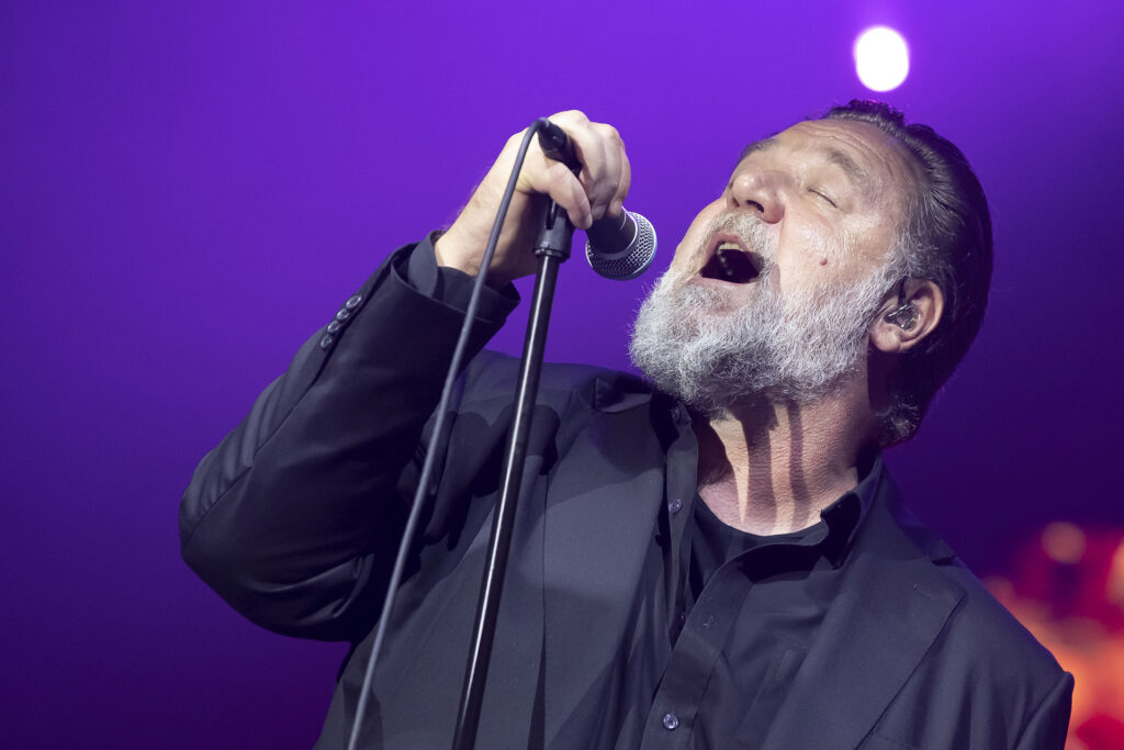 Russell Crowe zenekarával