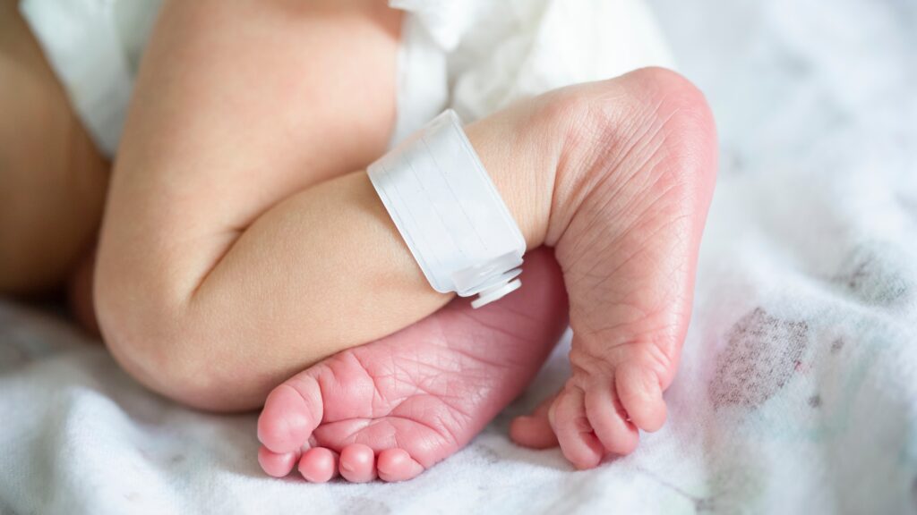 Újszülött baba lábai