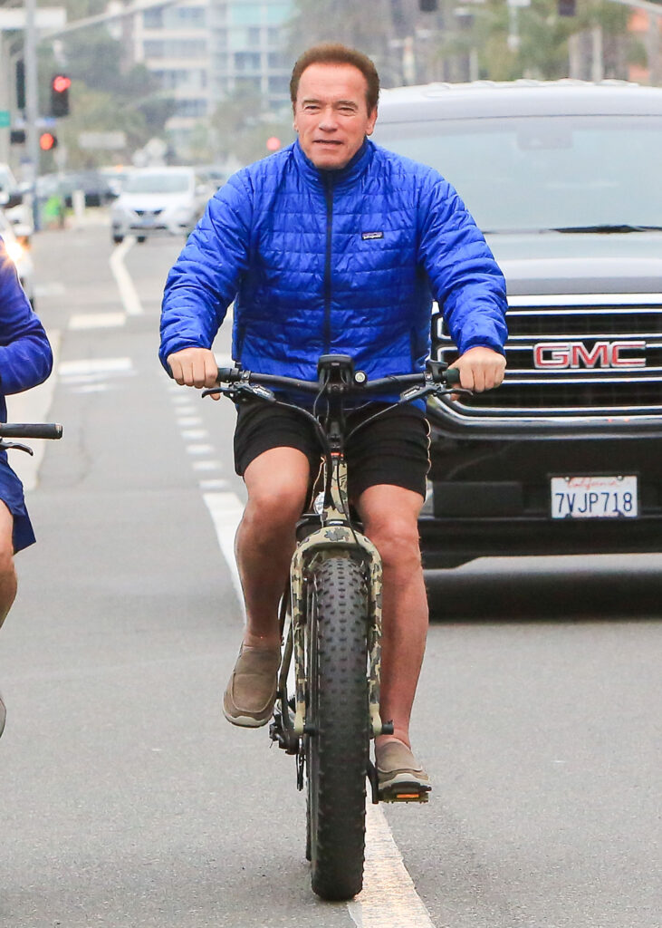 Arnold Schwarzenegger kerékpárjával