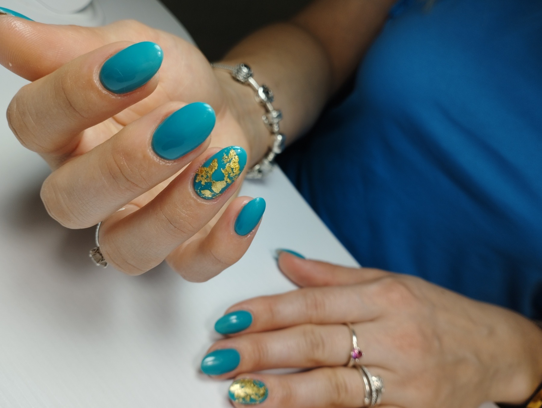 Lekerekített hosszabbított köröm