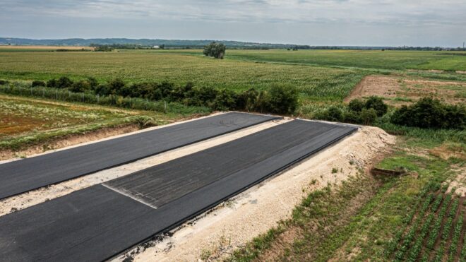 A semmibe futó M6-os autópálya a horvát határon