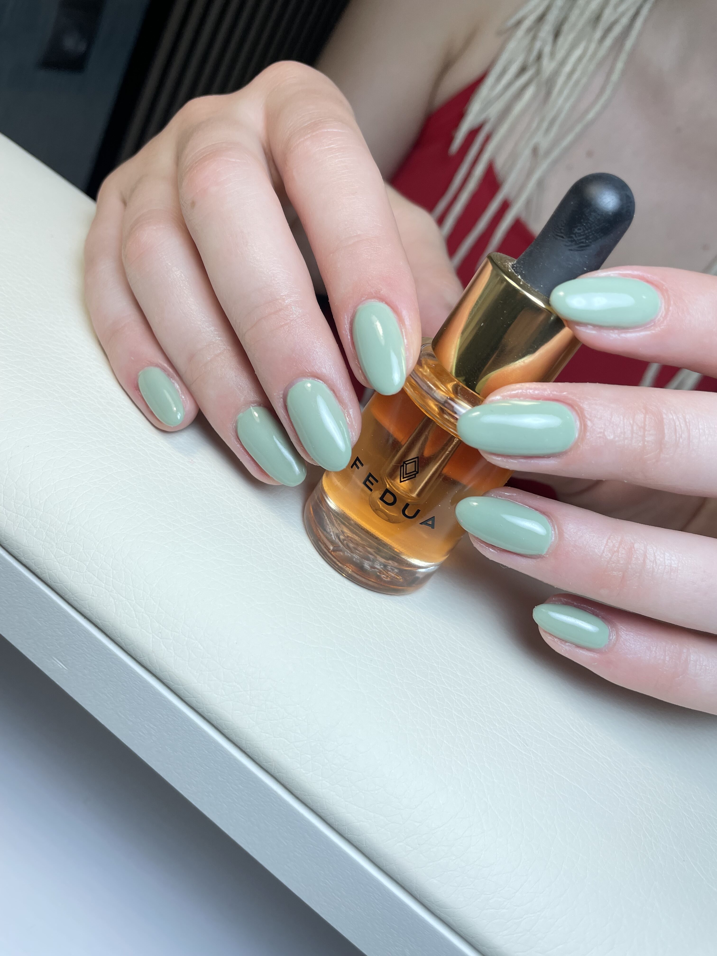 Mandula formájú körmök