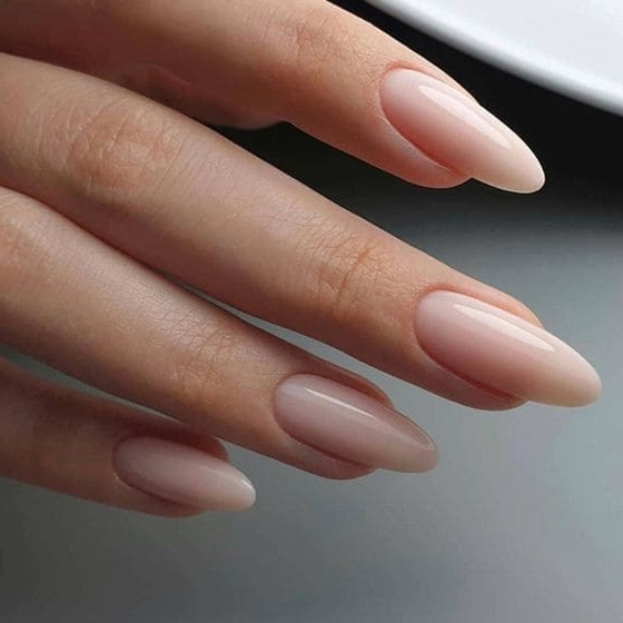 Mandula formájú körmök