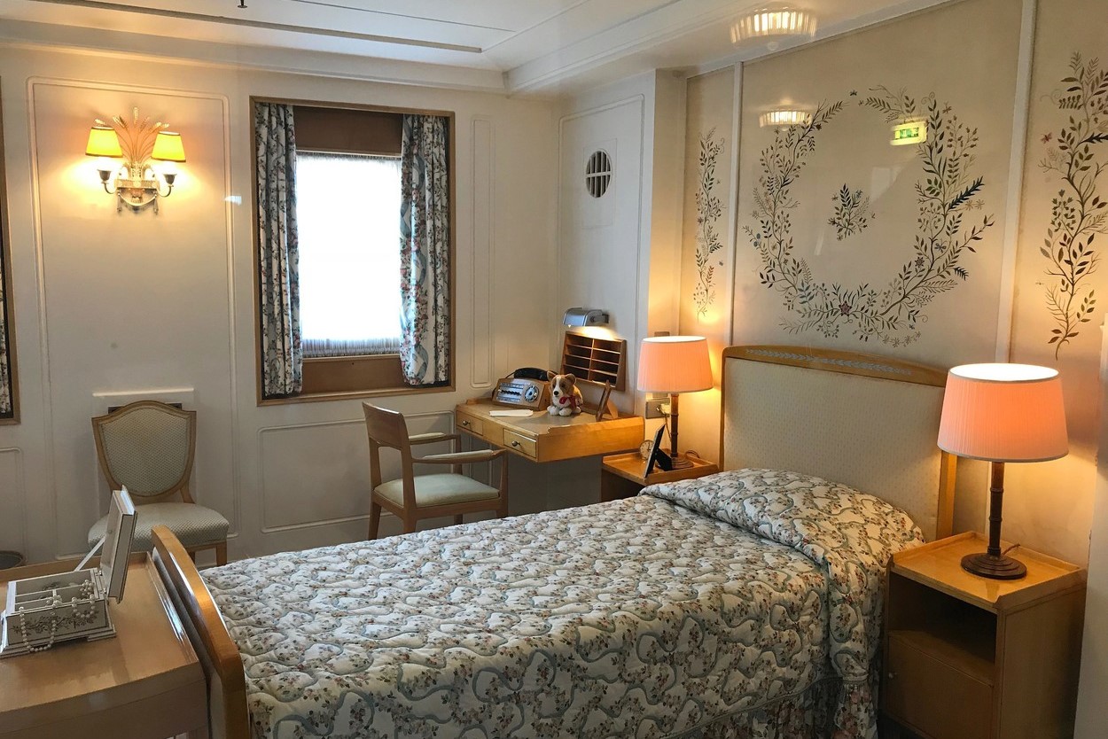 A királynő hálószobája a Britannia jachton.