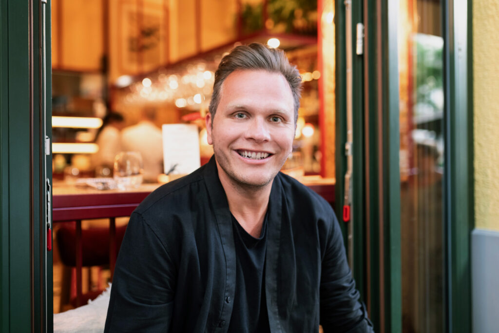 Dévényi Dani, UnoMas tapasbár