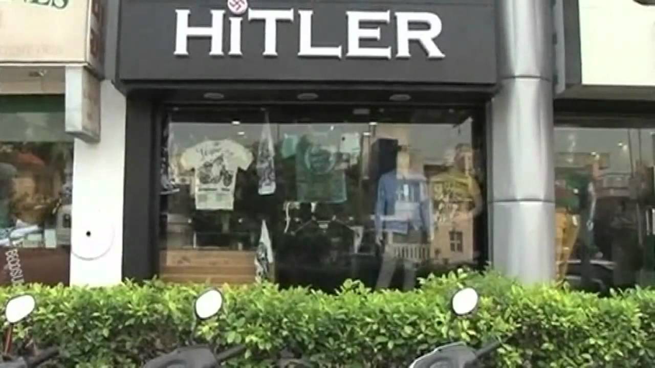 A Hitlerről elnevezett ruhaüzlet Indiában (fotó: Youtube)