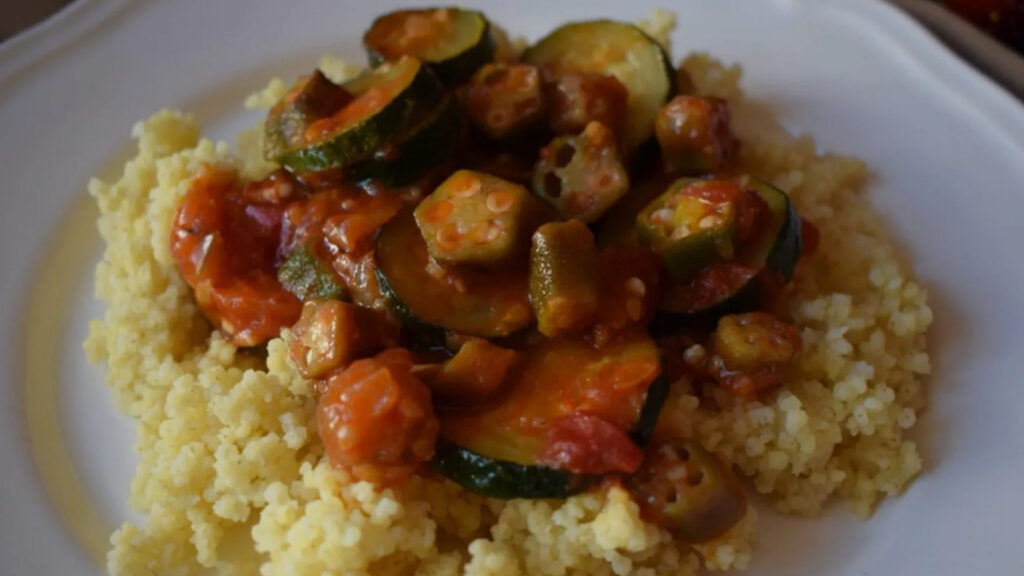 Paradicsomos-okrás cukkinipörkölt