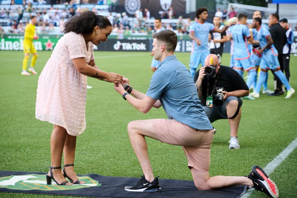 Lánykérés a focimeccsen