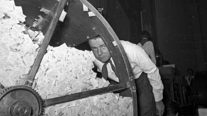 Nagy Győry István út 4-6., Vasas Kultúrház (ma Csili Művelődési Központ), lottó tárgynyeremény sorsolás.