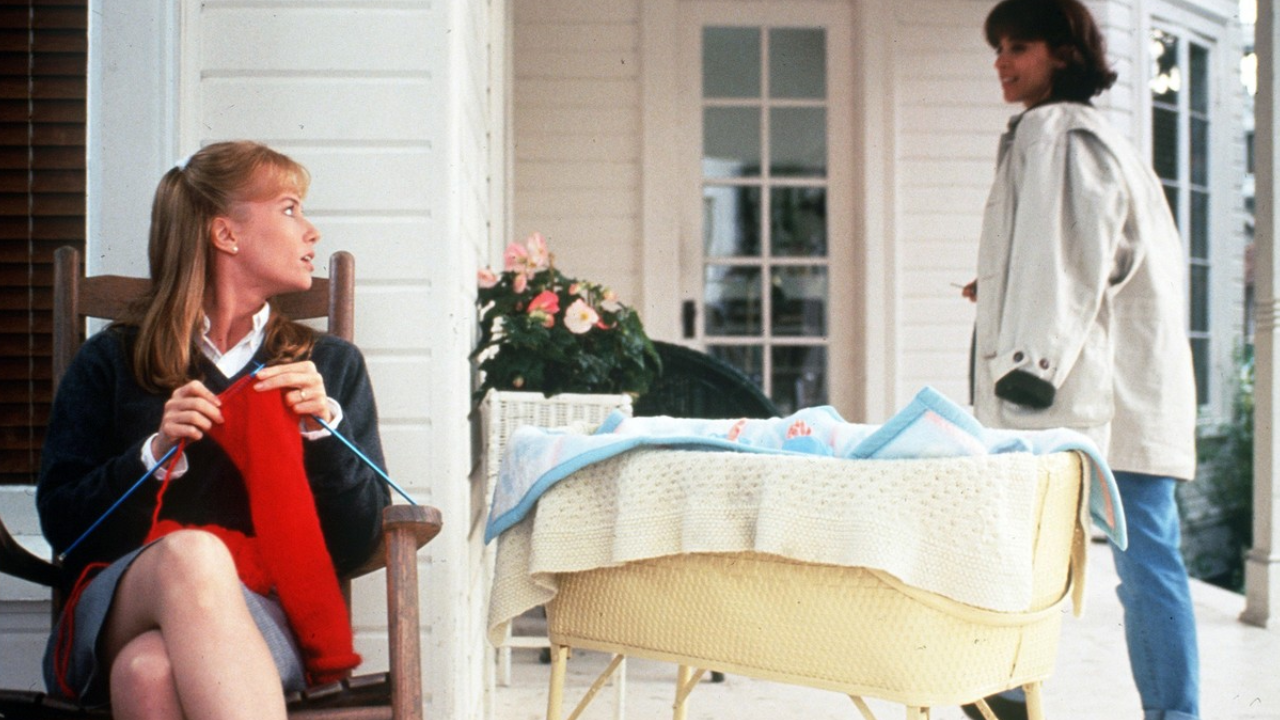 Két amely a bölcsőt ringatja