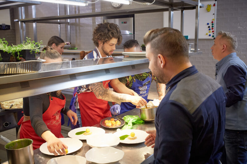 Sárközi Ákos éttermében főztek A Konyhafőnök versenyzői