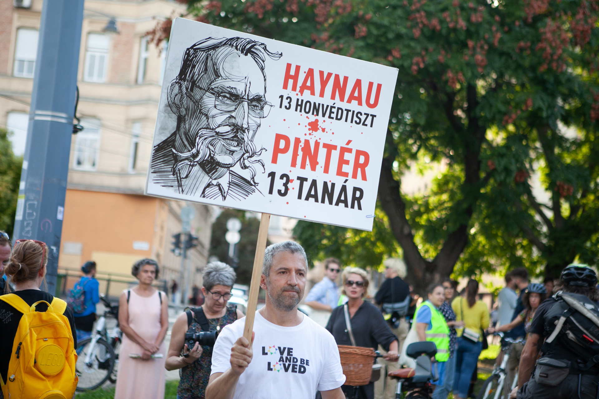 Érted megyünk! - diákok és pedagógusok tüntettek a fővárosban. A Margit hídon át a Kossuth térre tartott a demonstráció. (Fotó: Leéb Ádám)