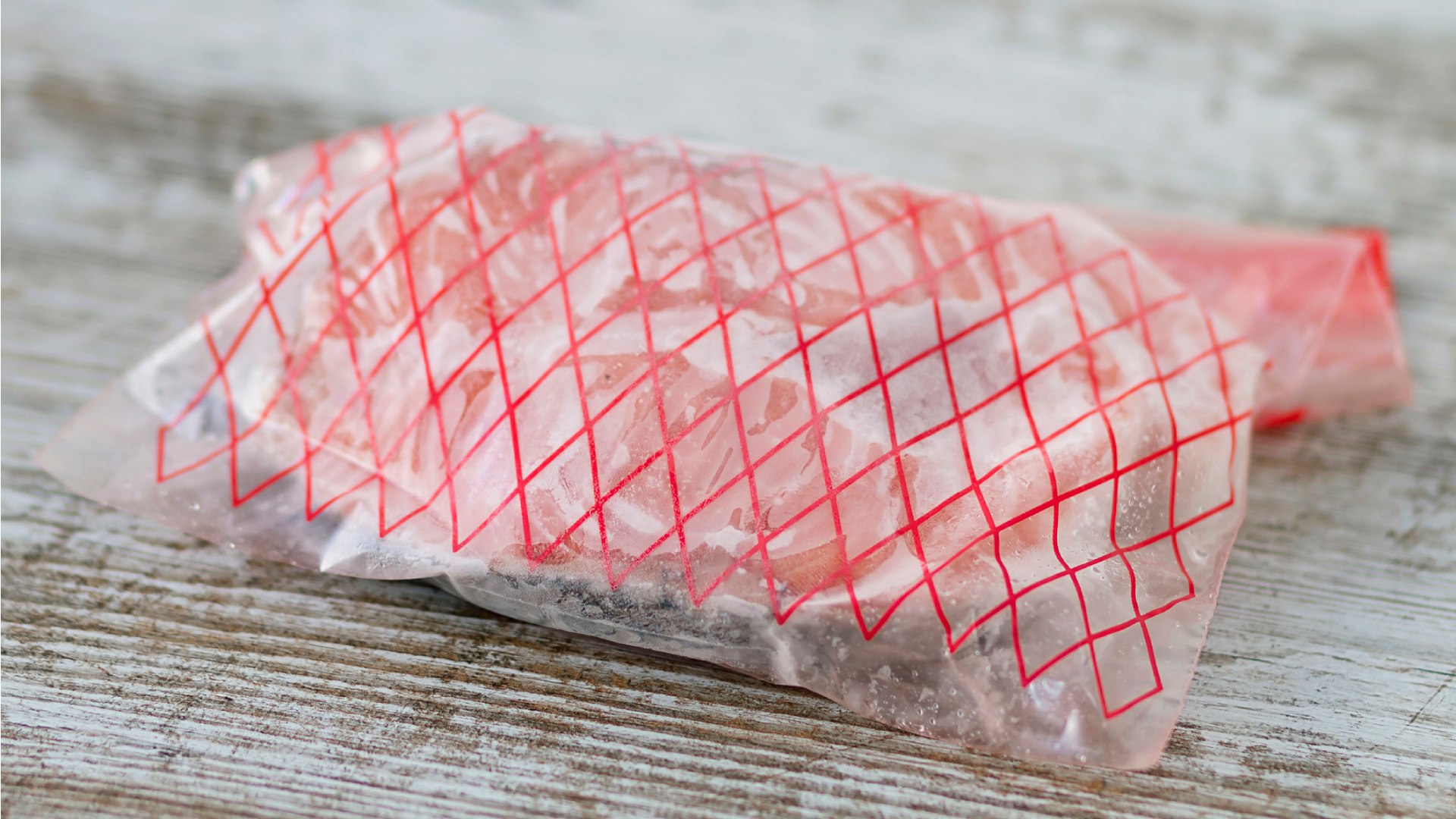 Zacskóban fagyasztott csirkehús.