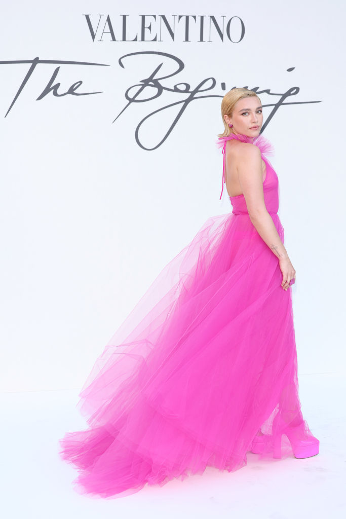 Florence Pugh a Valentino Haute Couture divatbemutatóján 2022-ben
