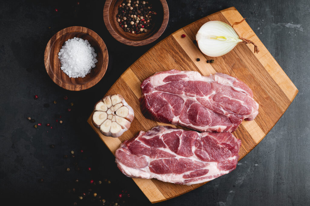 Sertéstarja nyersen