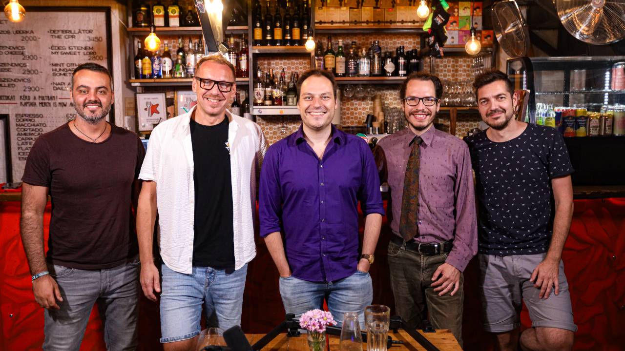 Mindenségit! podcast stábja, Hajnóczy Soma