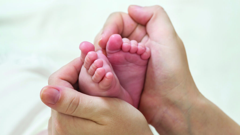 Kisbabát vársz? Feltétlenül kérd ezt az ingyenes újszülöttkori szűrést újszülötted számára!