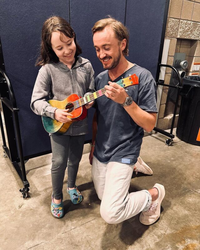 Tom Felton ukulelén