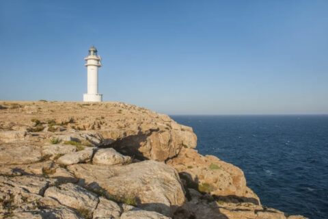 Több mint egy évtizedig lakott egy ibizai barlangban, most ki akarják lakoltatni