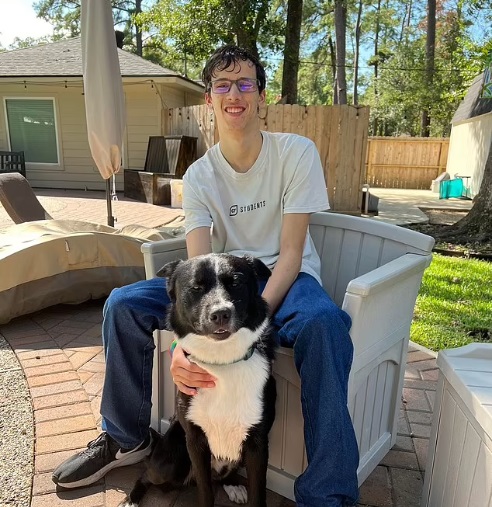 Gabriel és Alex elválaszthatatlanok, Gabriel nagy szerencséjére.