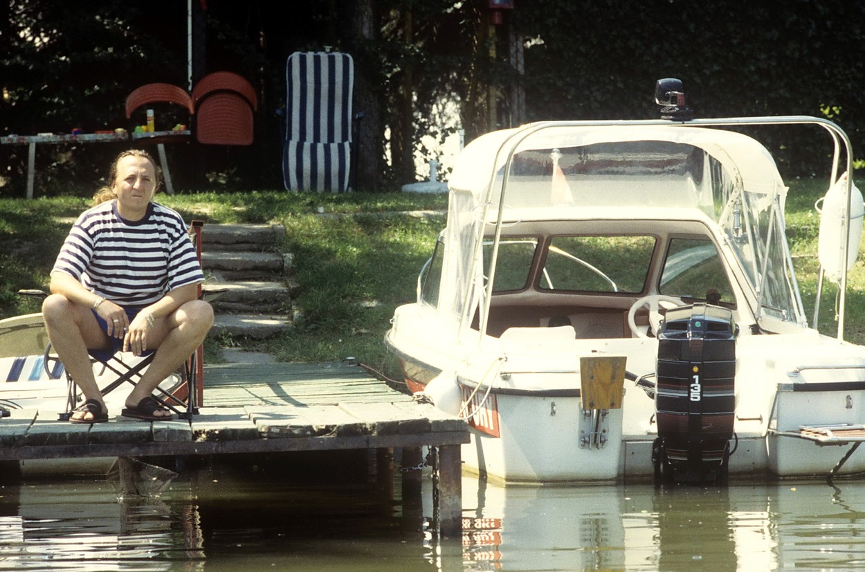 Zámbó Jimmy a ráckevei nyaralójánál