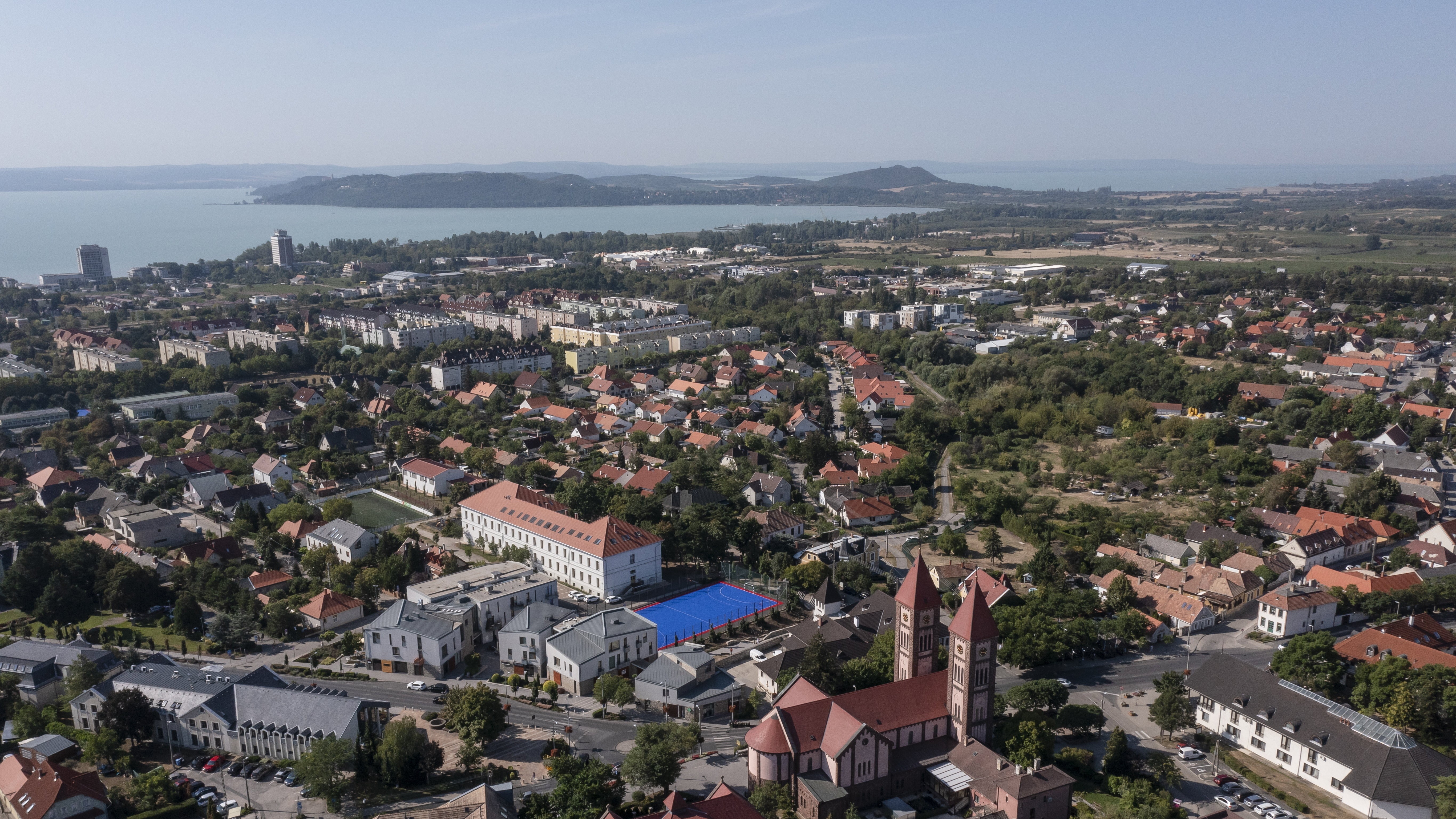 Drónfelvételen Balatonfüred központja