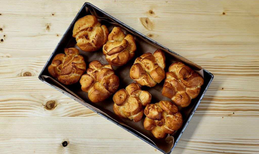 Fokhagymás majomkenyér, Homaebakker Pékség