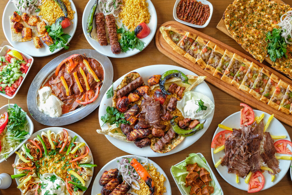 Török lakoma sok húsétellel / Fotó: sourimoto, Getty Images