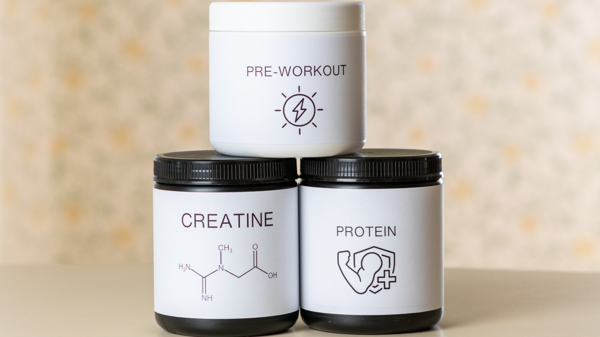 Edzés előtti étrend-kiegészítő, kreatin és protein.