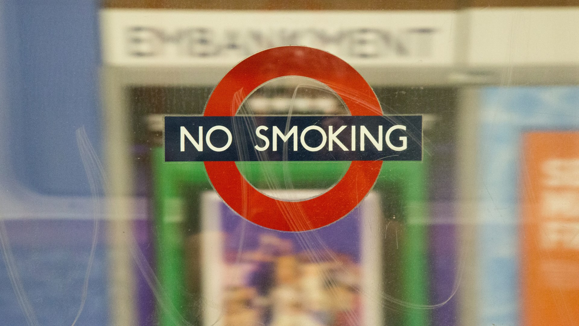 No smoking felirat.