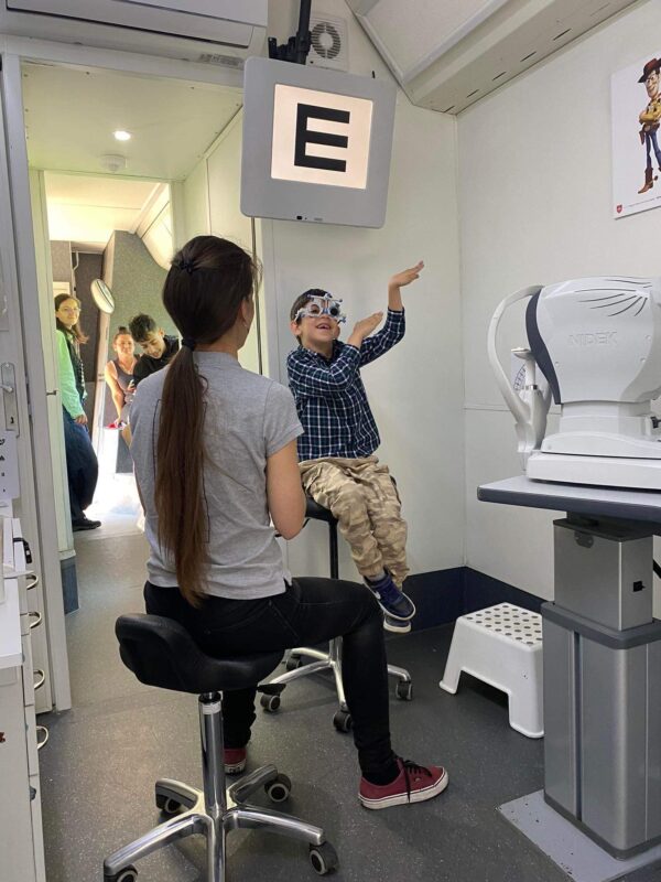 Szemészeti szűrés a Máltai buszán