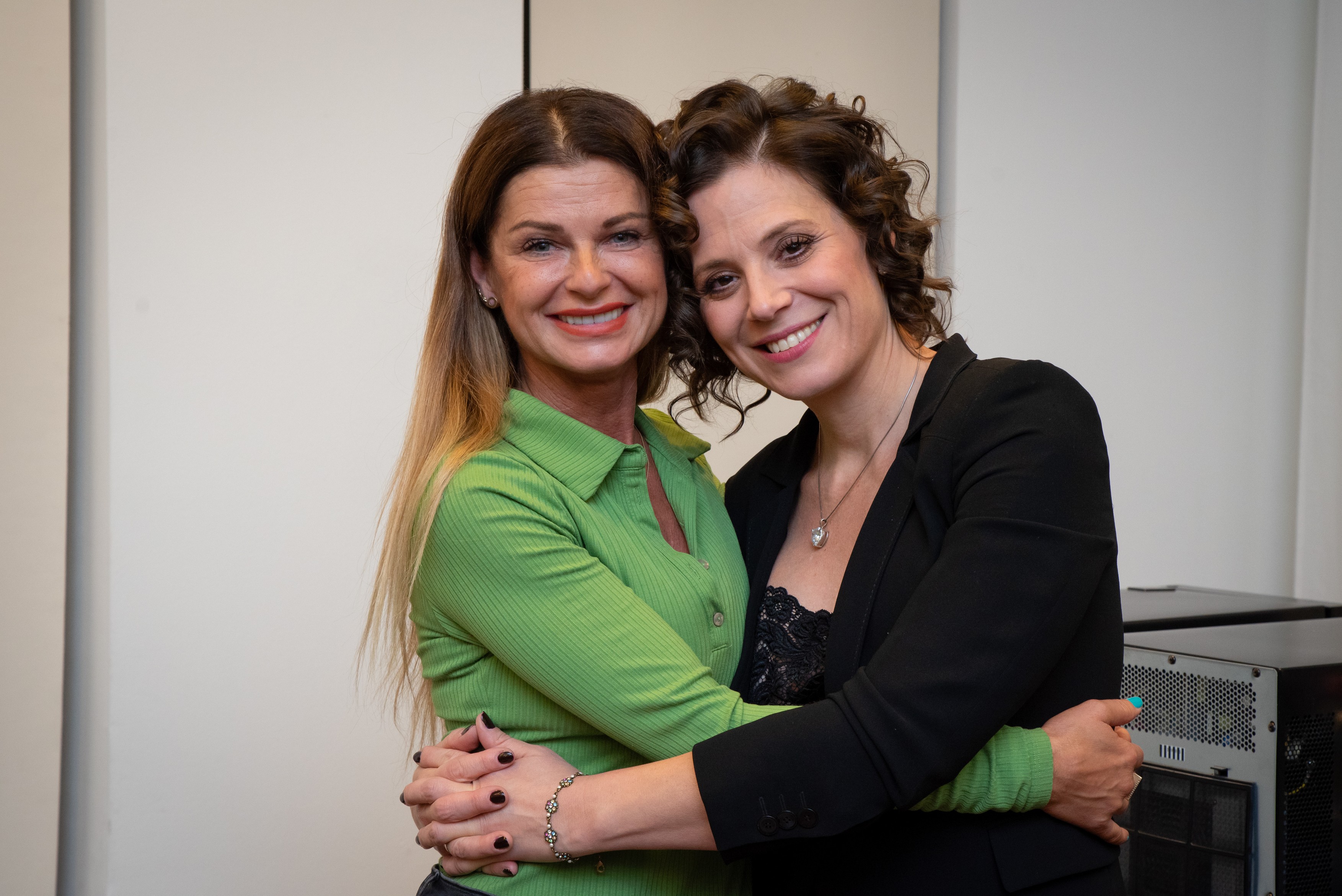 Ullmann Mónika, Szinetár Dóra