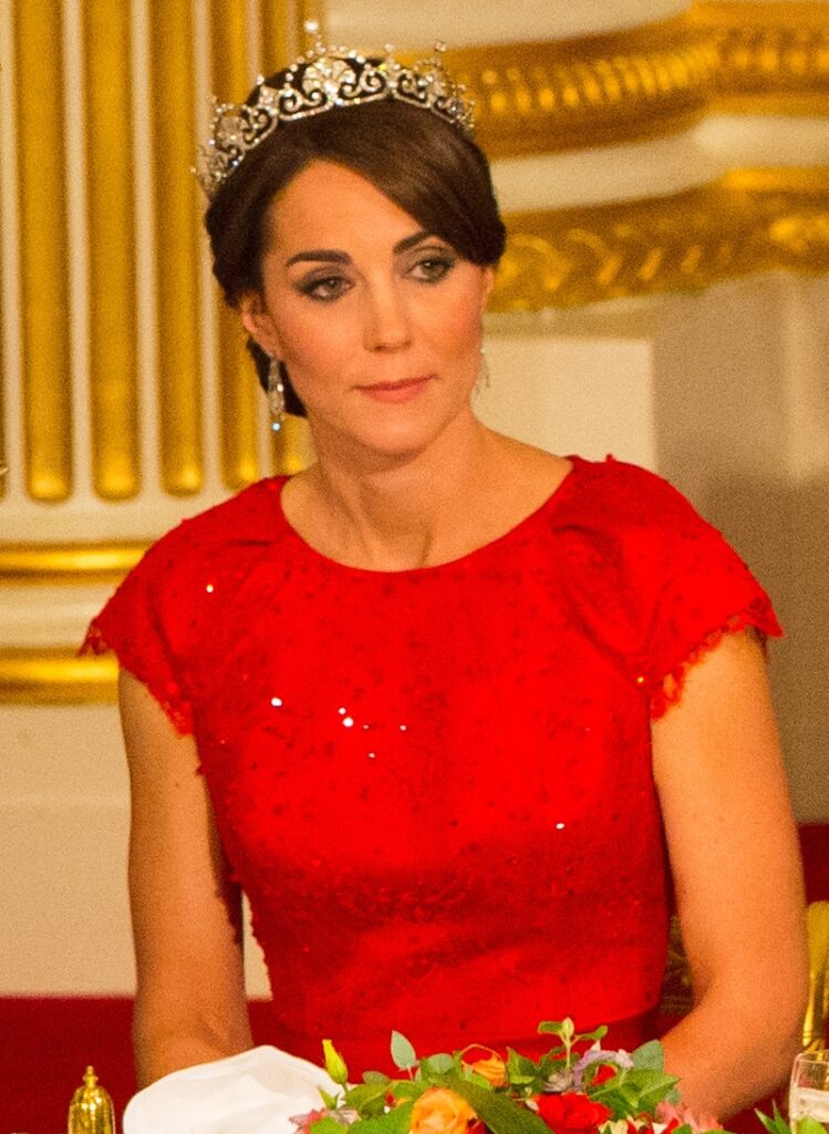 Katalin hercegné tiarában