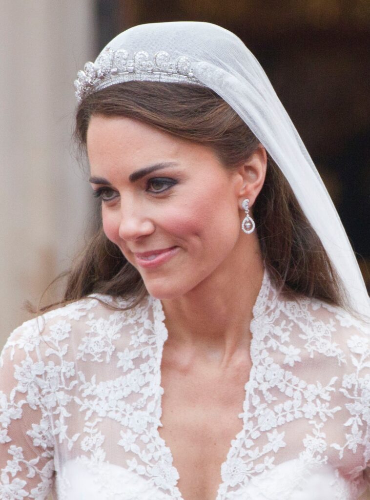 Katalin hercegné tiarában