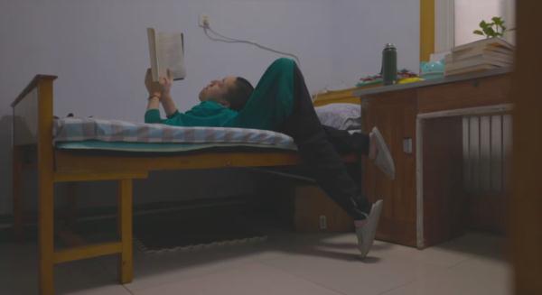 Jiang Yanchen, az összehajtogatott fiú