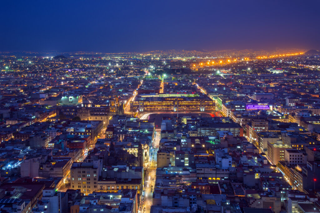 Mexikóváros éjjel madártávlatból