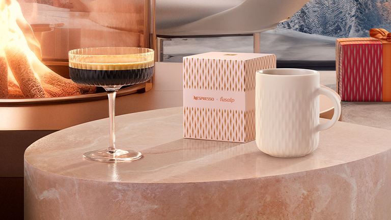 Karácsonyi vásárok és hangulatos hütték világát idézi a Nespresso idei ünnepi kollekciója