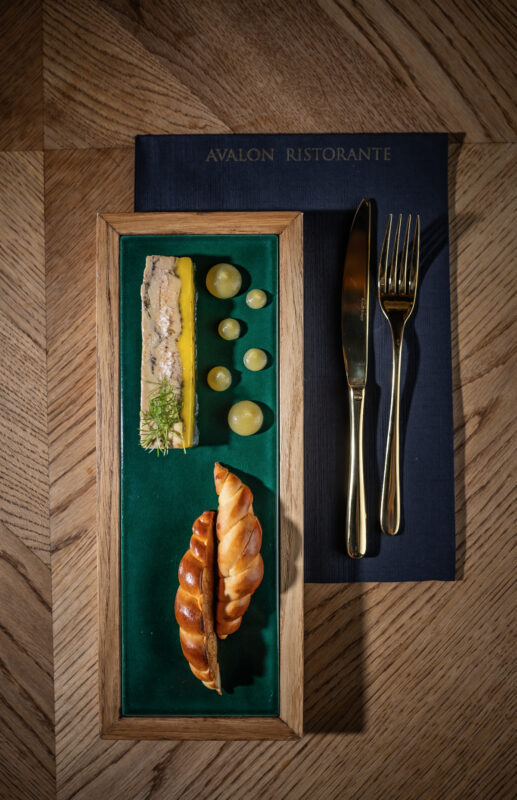 Kacsamáj, házi kalács, szőlőzselé, Avalon Ristorante