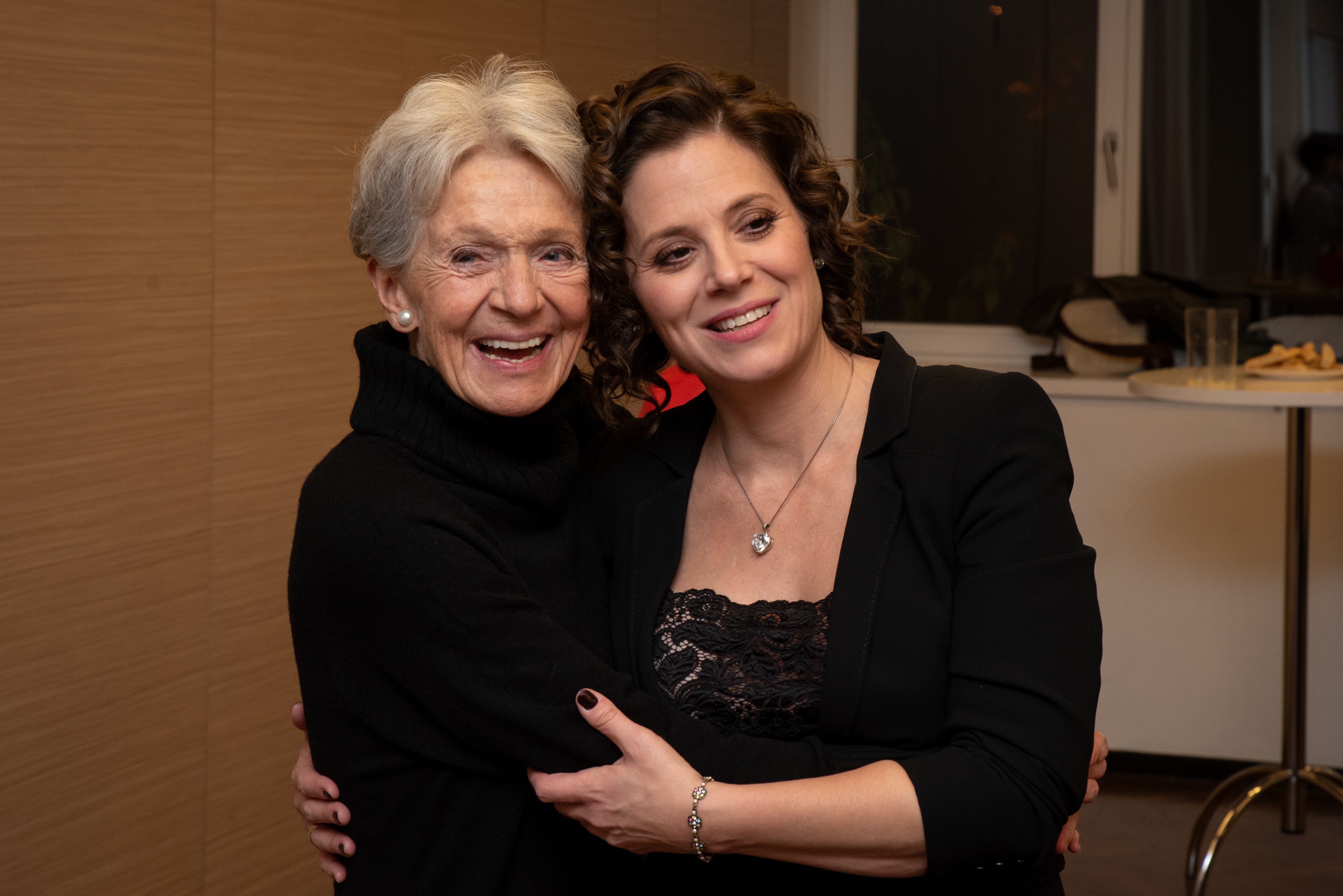 Szinetár Dóra (b) és édesanyja, Hámori Ildikó (j)