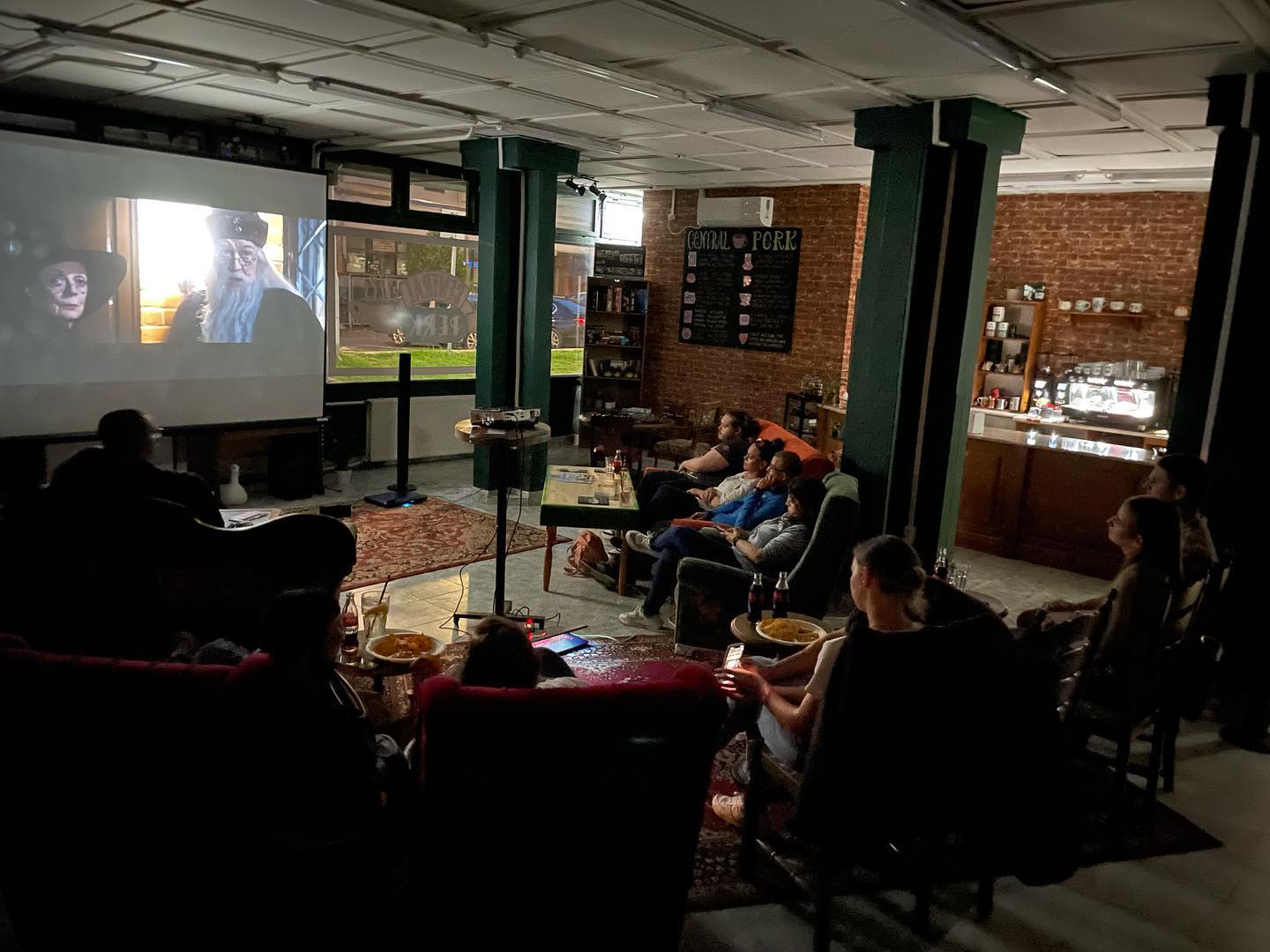 Amikor egy kávézó közösségi tér is, bezár a Central Perk Miskolc