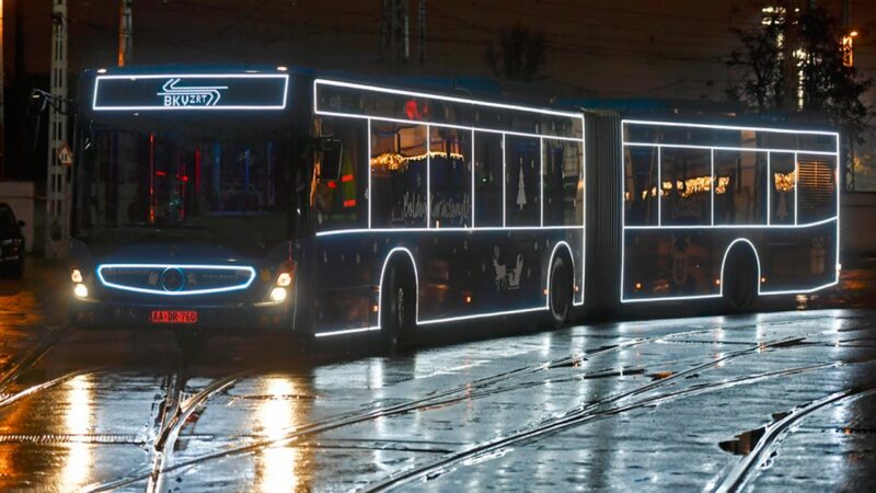 Az egyik fénybusz - Fotó: MTI/Lakatos Péter