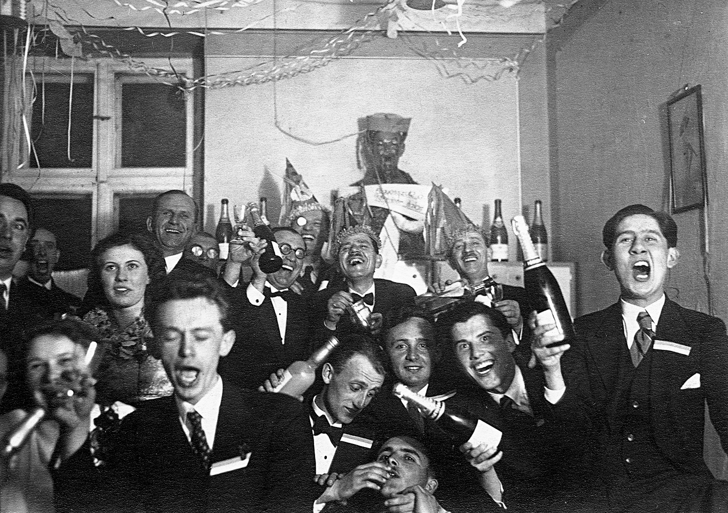 Féktelen bulizás a 40-es években