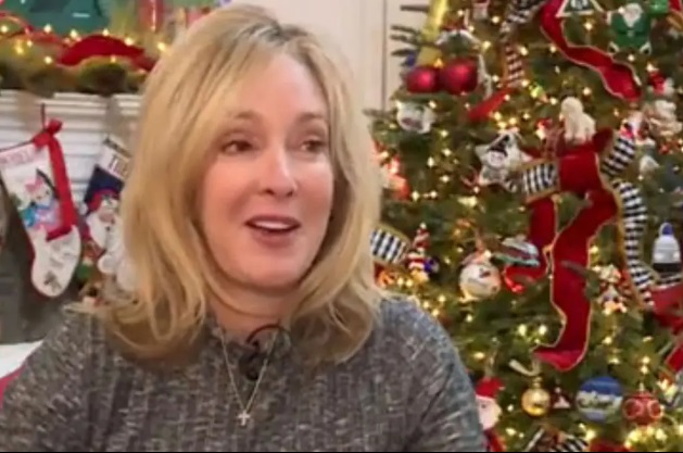 Sokkot kapott a háziasszony, miután kiderült, mi rejtőzködik a karácsonyfa ágán