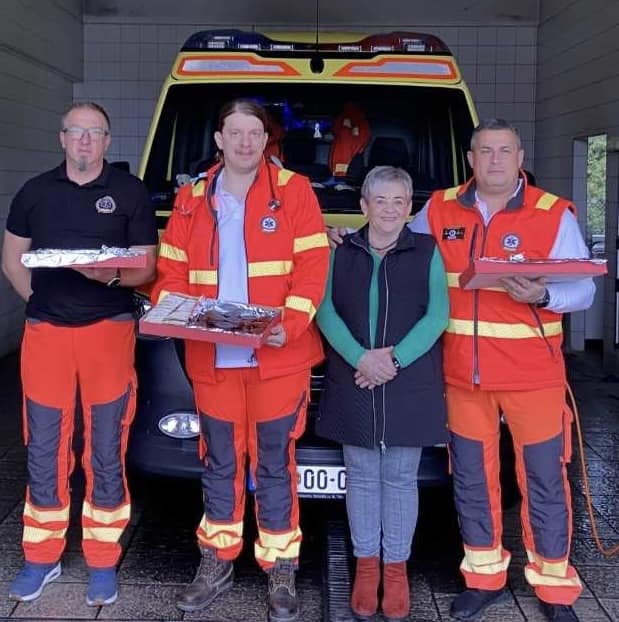 Saját készítésű finomságokkal hálálkodott a mentőknek - Forrás: Országos Mentőszolgálat / Facebook