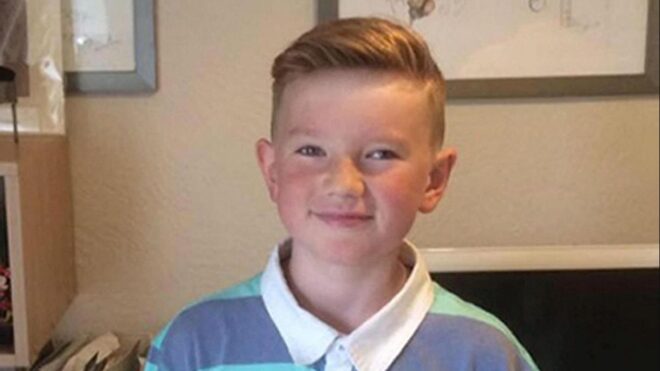 Édesanyjáért hazudott a brit fiú, akit hat év után találtak meg