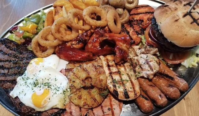 Íme, a 3,2 kilós ételhalom.