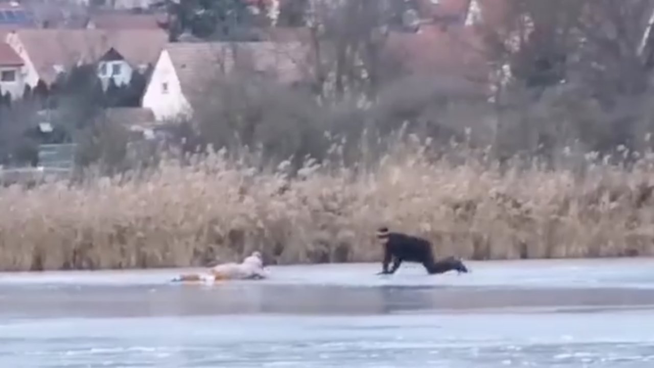 Bergmann Ernő egy jégbe szakadt nőt ment Tihanyban