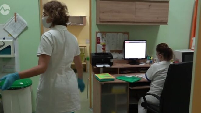 Nem evett, vizet sem ivott 12 órán át az ápolónő, hogy végig a kismama mellett lehessen