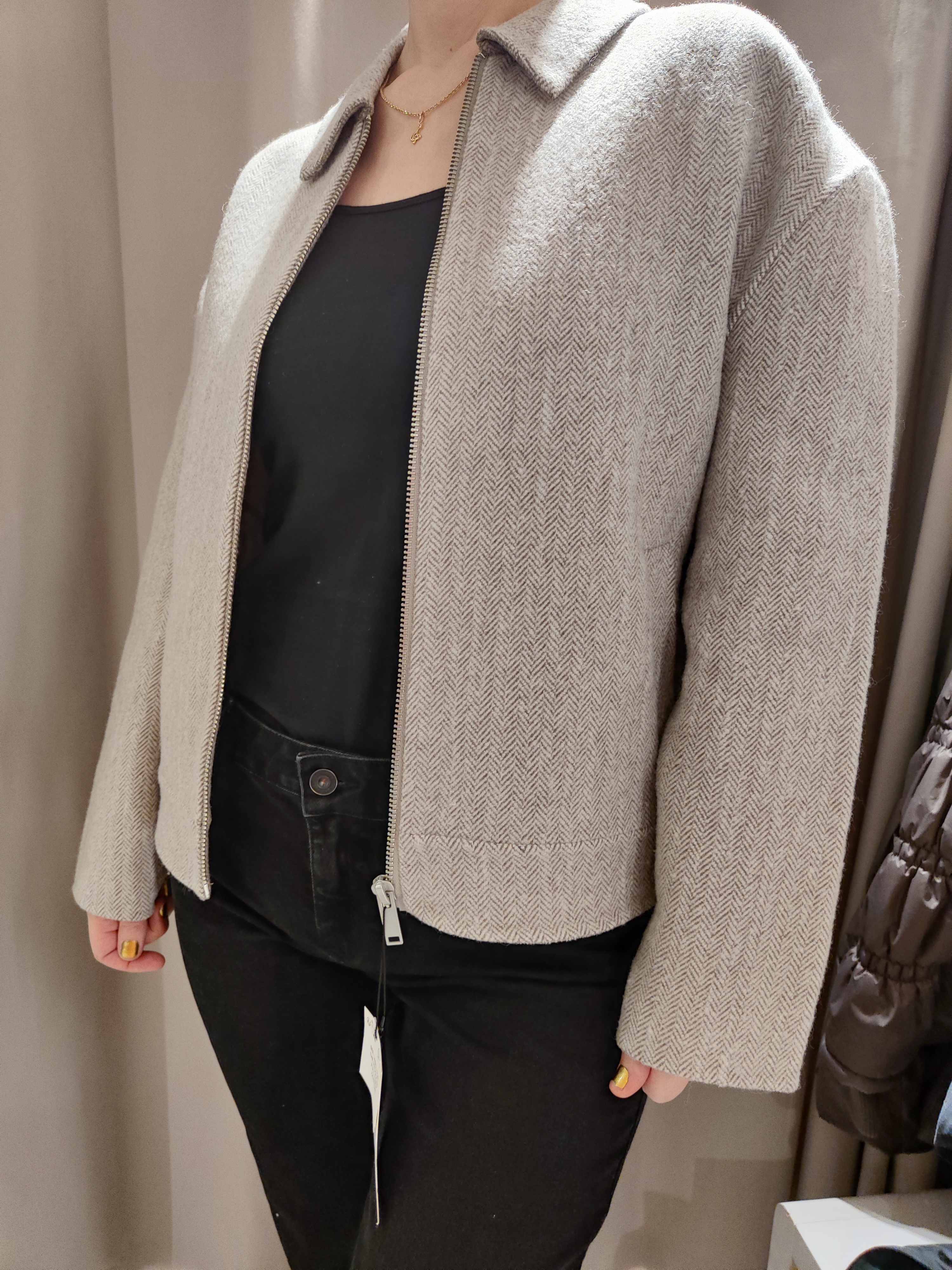 Gyapjútartalmú dzseki 29 995 forintért.