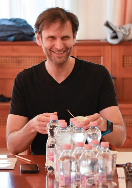 Tombol az erény Veresegyházon